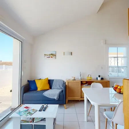 Le Repos De La 900 M Holiday home *